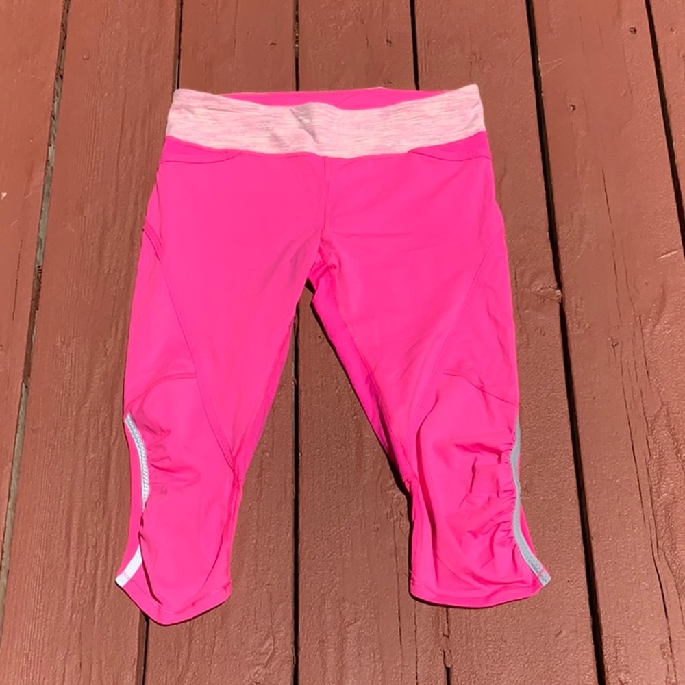 LULULEMON ATHLETICS HOT PINK CAPRIS SIZE 8